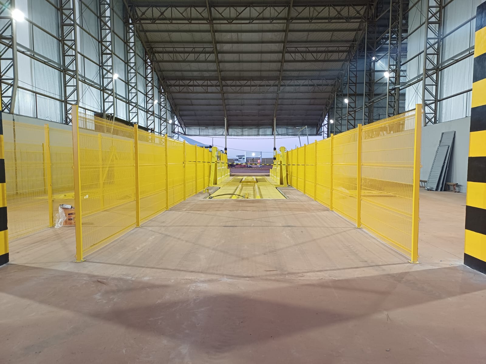 Gradil Total Industry NR12 instalado em ambiente industrial